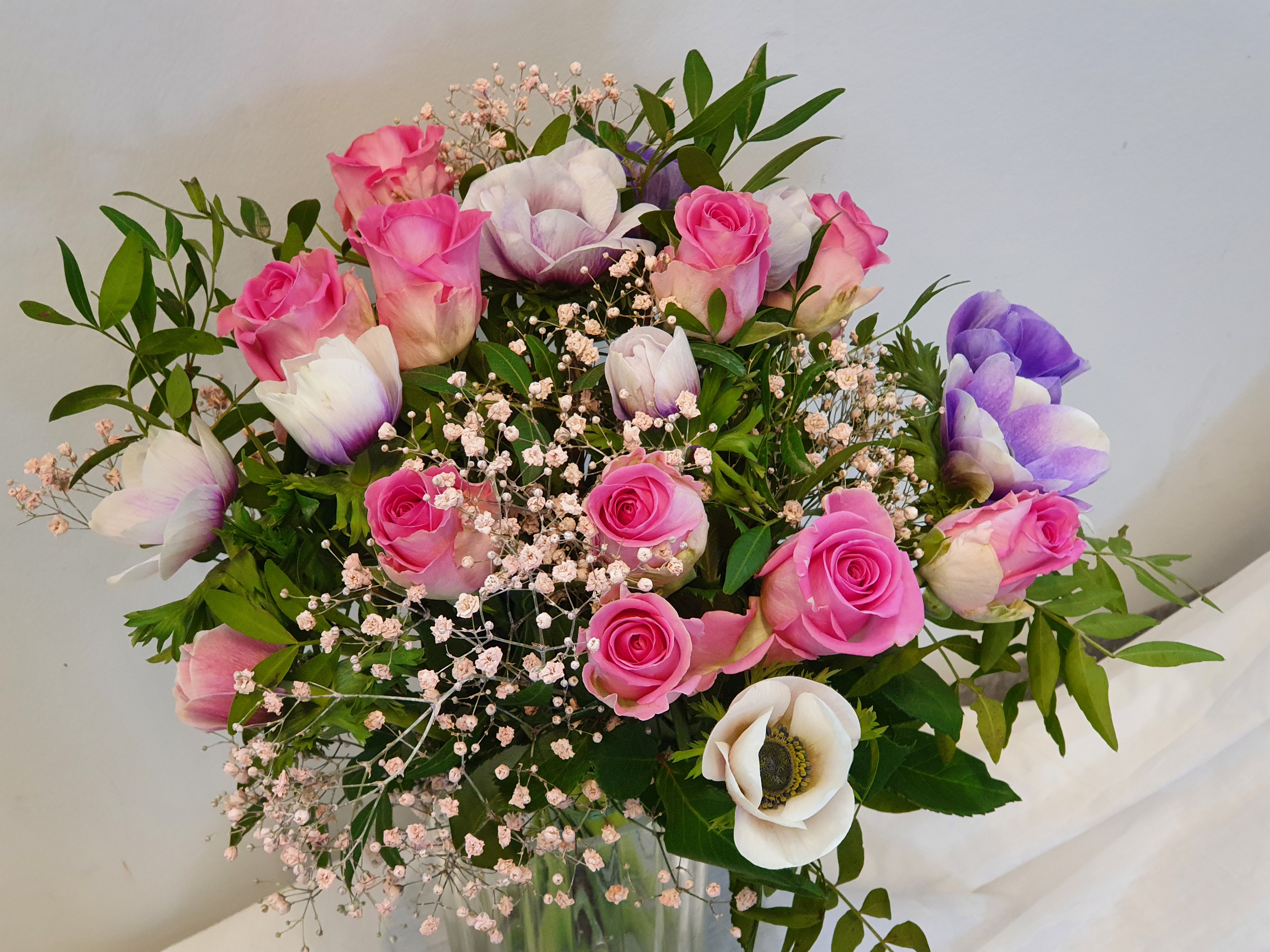 Dus bukett i rosa toner